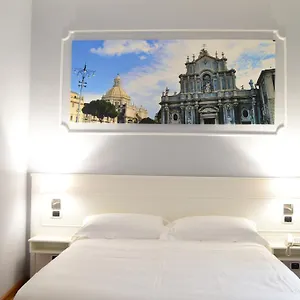 Centrum 3*, Catania Italia